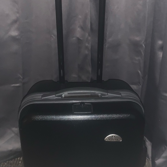 Samsonite 700 series medium size
Like new - Picture 2 of 16